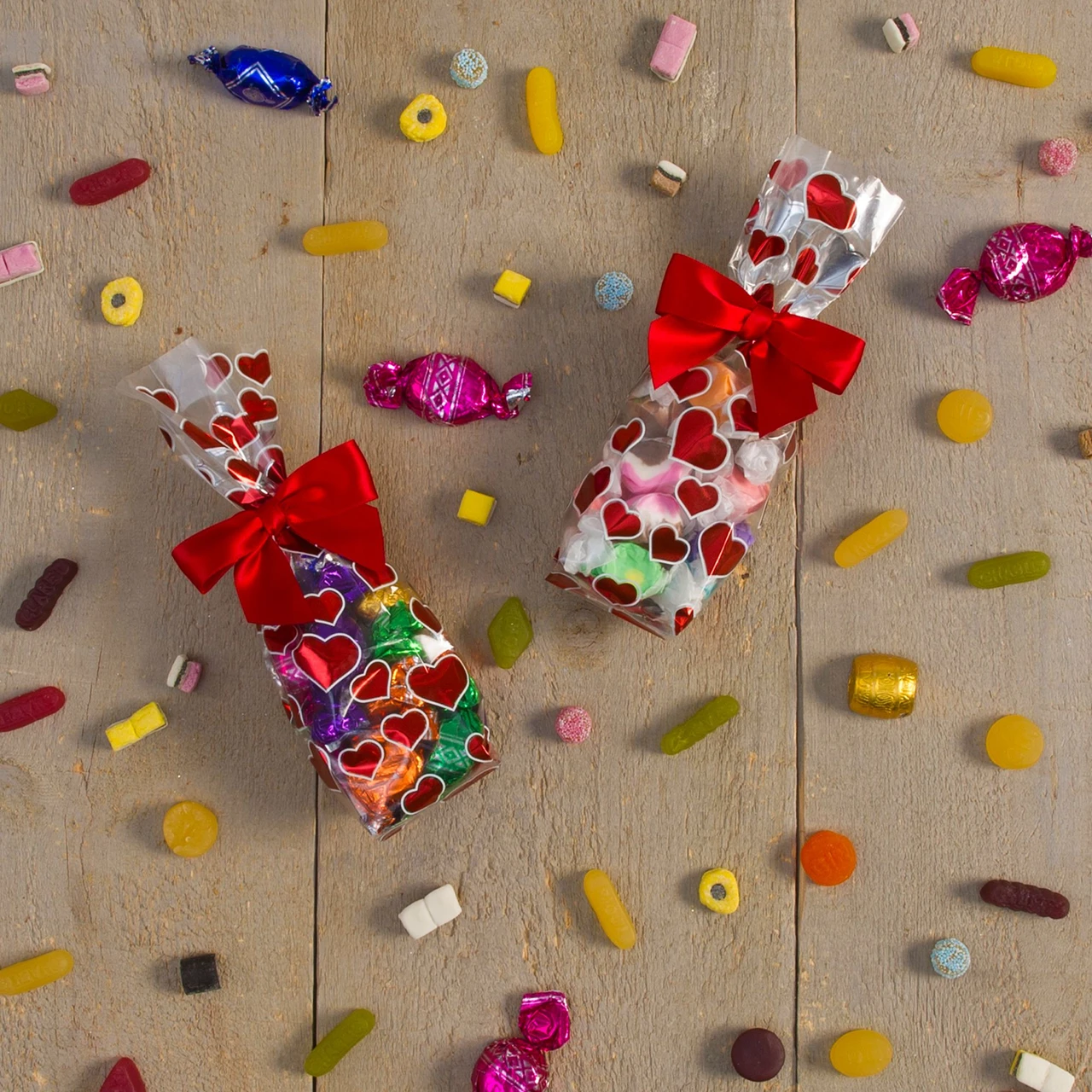 50 Bags - 1/2 lb. - 2.5 Mil Foil Accented Soft Bottom Cello Bags - Hearts