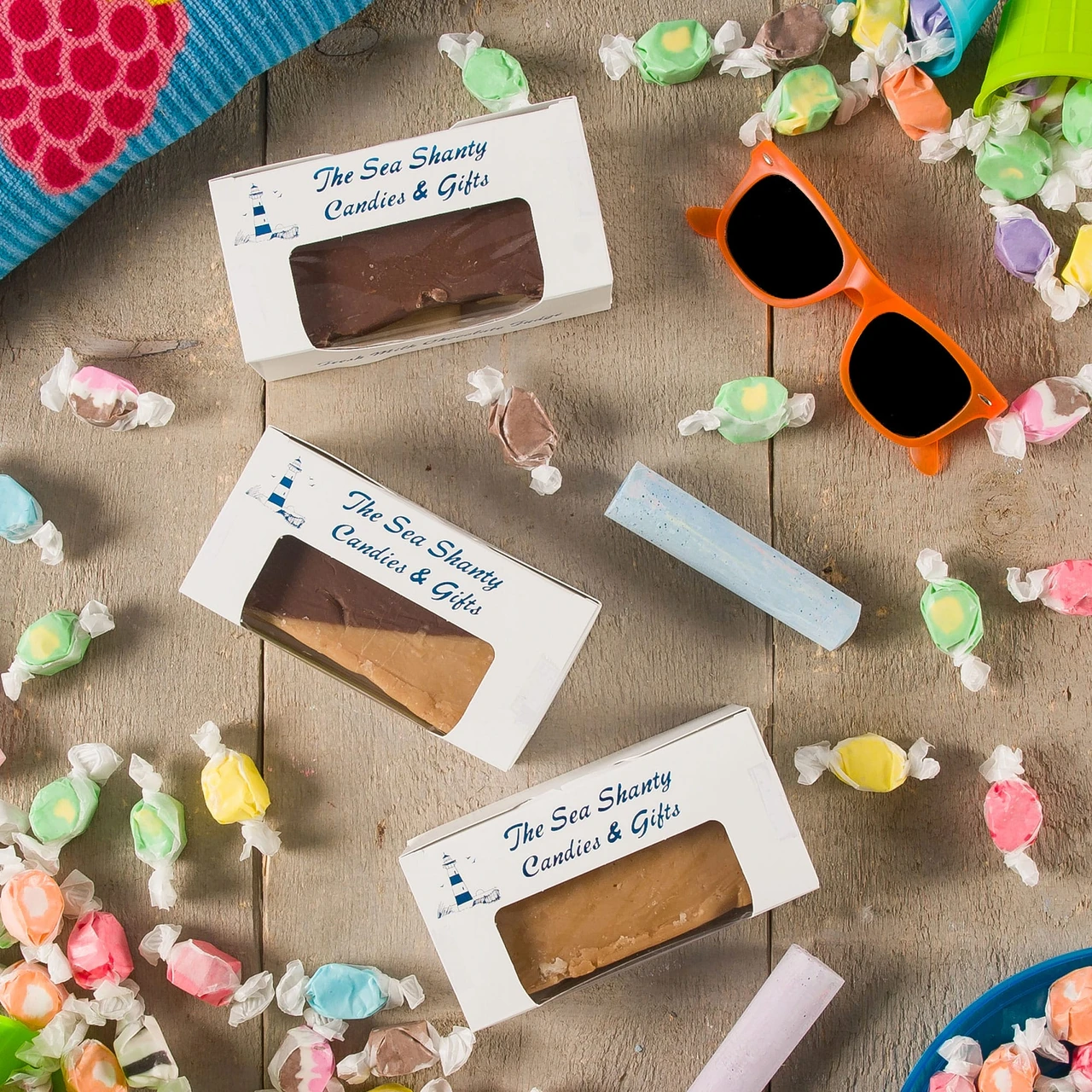 250 Boxes 1/2 lb. Candy & Fudge Boxes - White with Window 5-1/2" x 2-3/4" x 1-3/4"