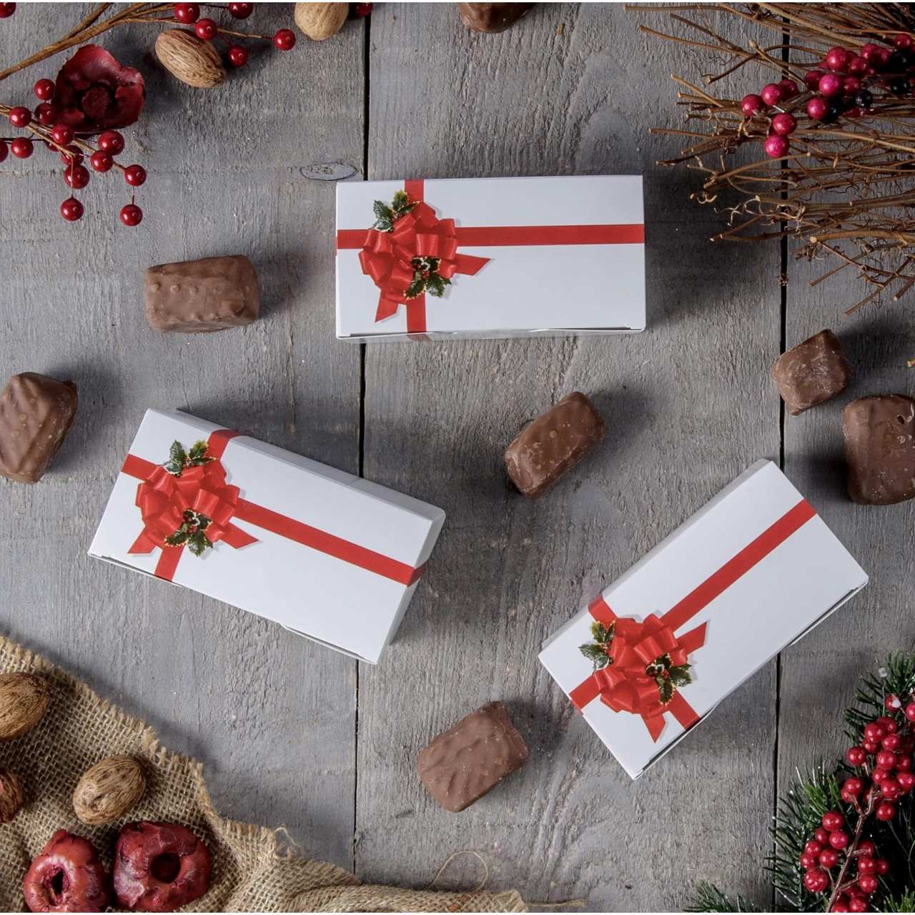250 Boxes - 1-1/2 lb Candy & Fudge Boxes - Ribbon N' Holly
